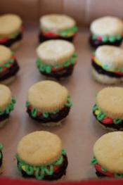 "Burgers" made from cupcakes, brownies and icing